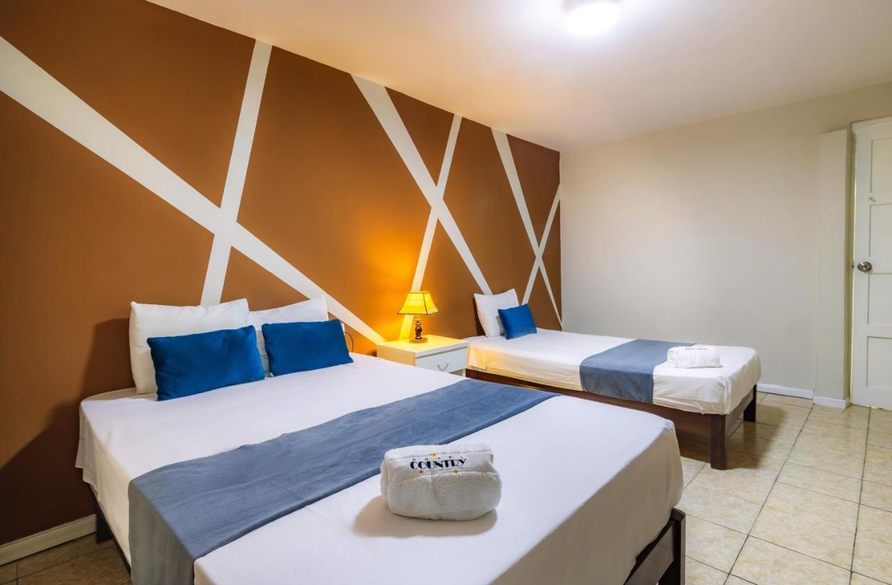 Hotel Country Trujillo Eksteriør billede