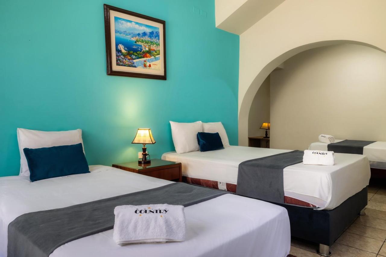 Hotel Country Trujillo Eksteriør billede