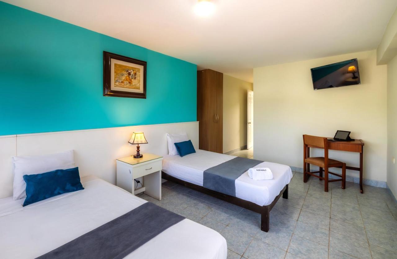 Hotel Country Trujillo Eksteriør billede