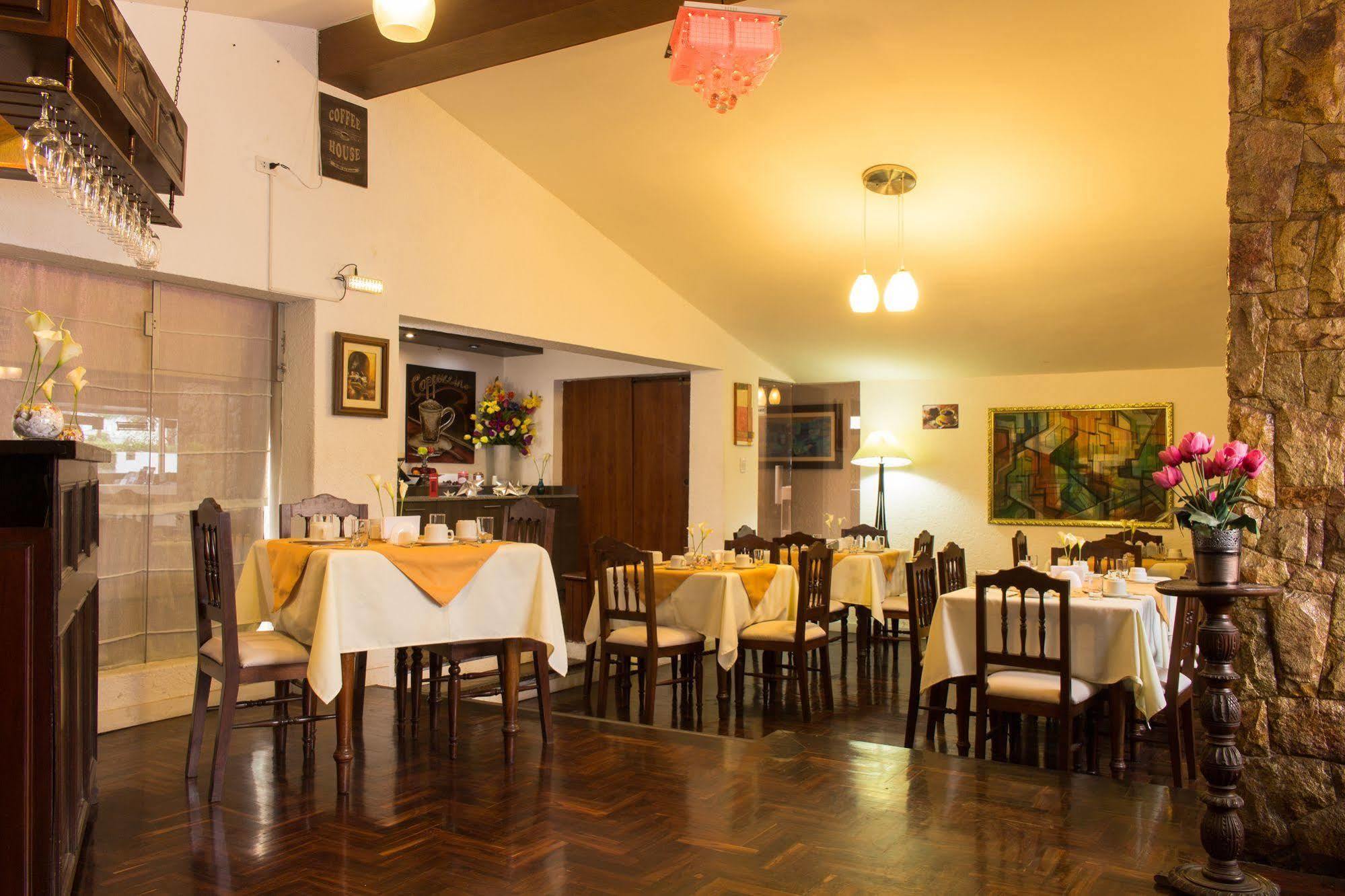 Hotel Country Trujillo Eksteriør billede